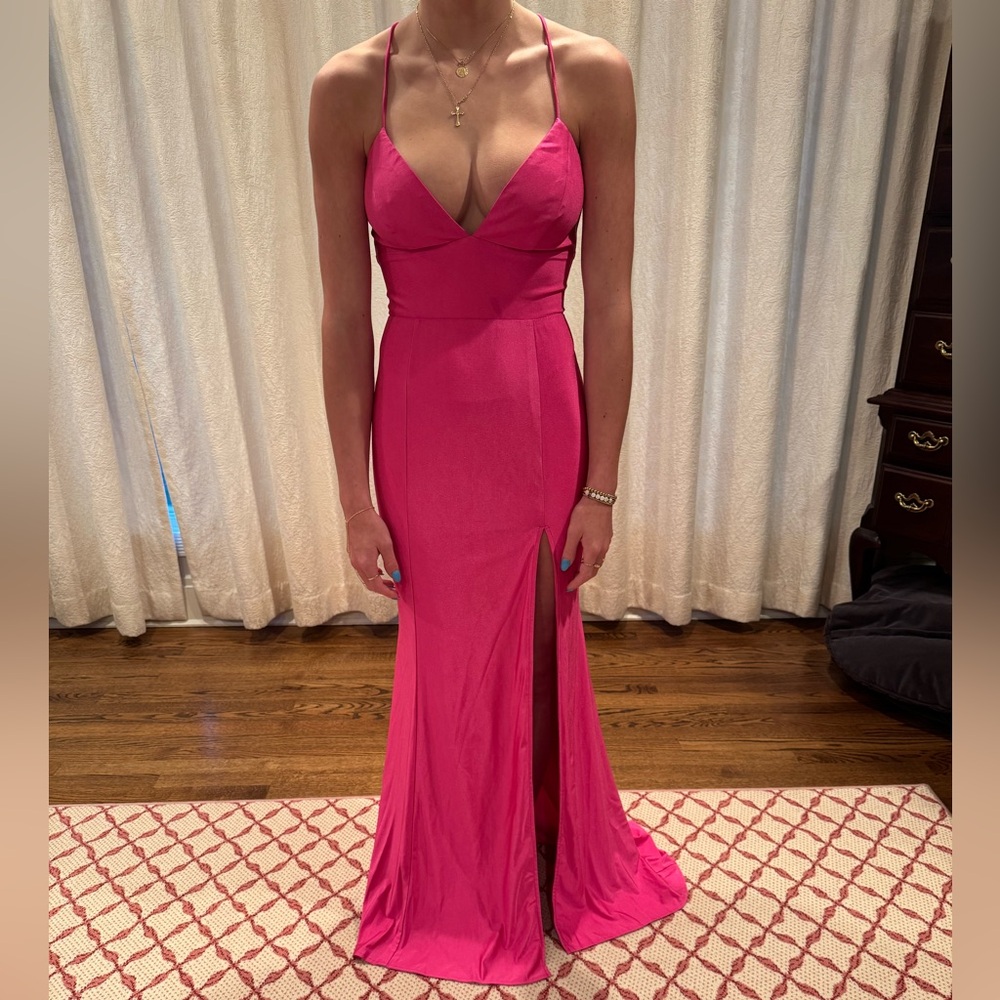 Lulu's Pink Sleeveless Prom Gown with Plunge Neckline